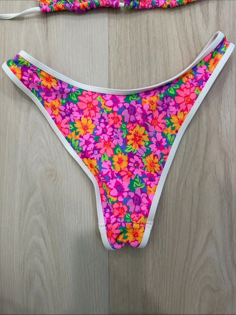 Frankie’s Bikinis Floral Bikini set S/M